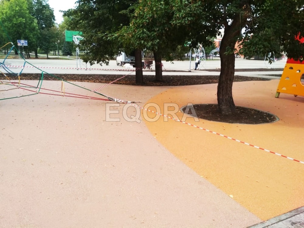 покрытие из резиновой крошки на площадке фото5