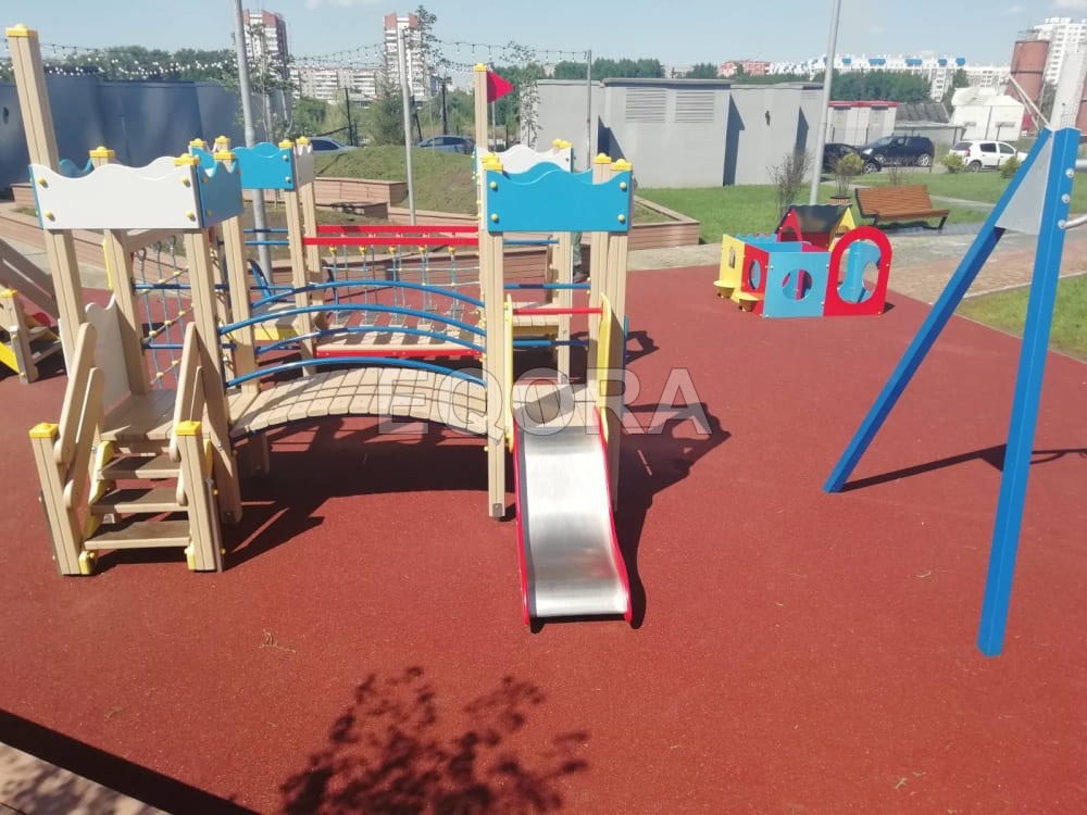 бесшовное покрытие крошкой детской площадки