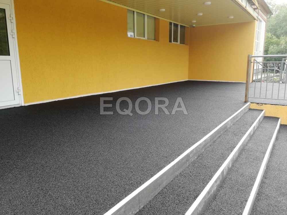 противоскользащее покрытие из резиновой крошки для ступеней пандуса